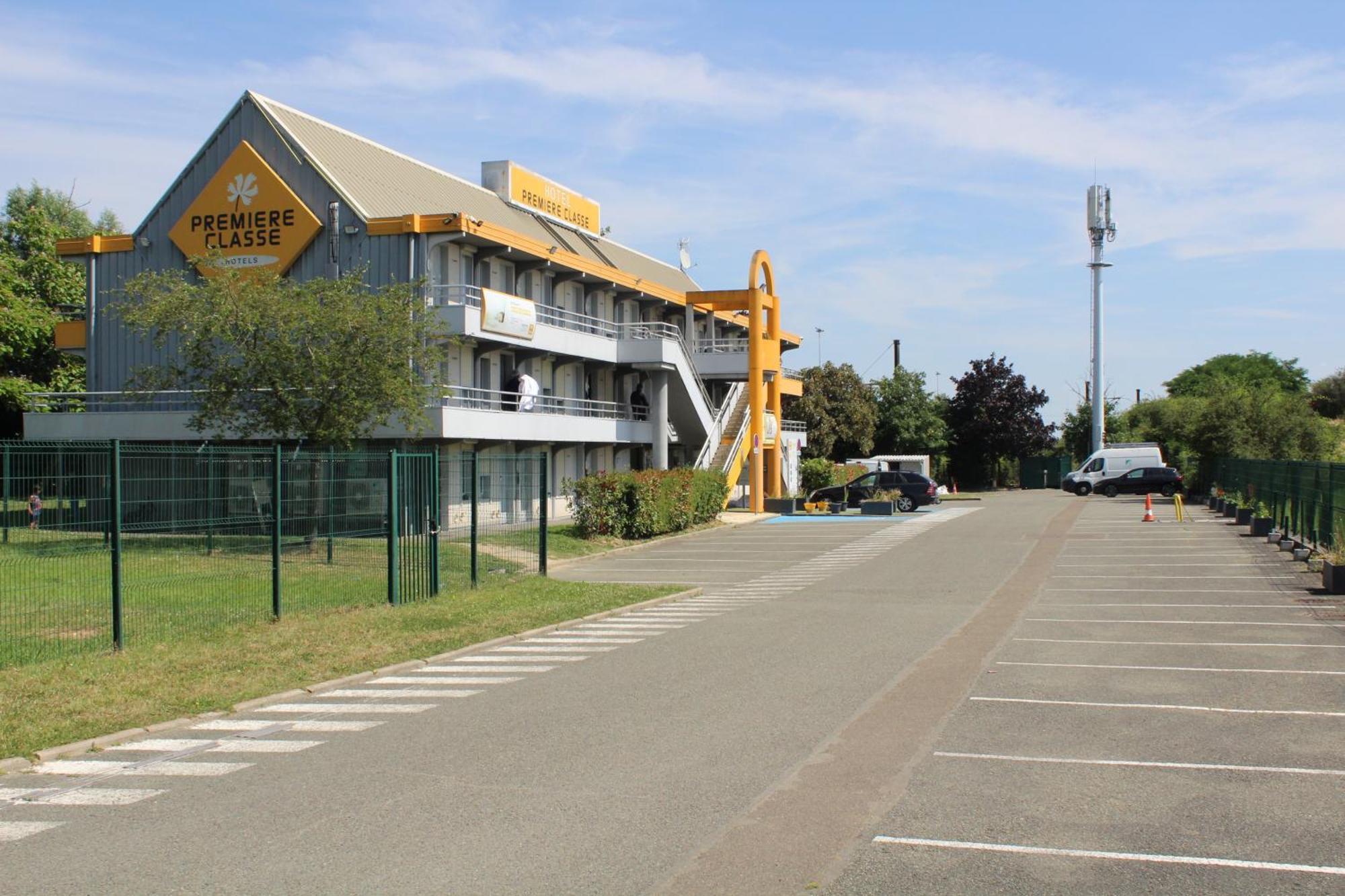 Premiere Classe St Quentin En Yvelines Elancourt Trappes Exteriér fotografie