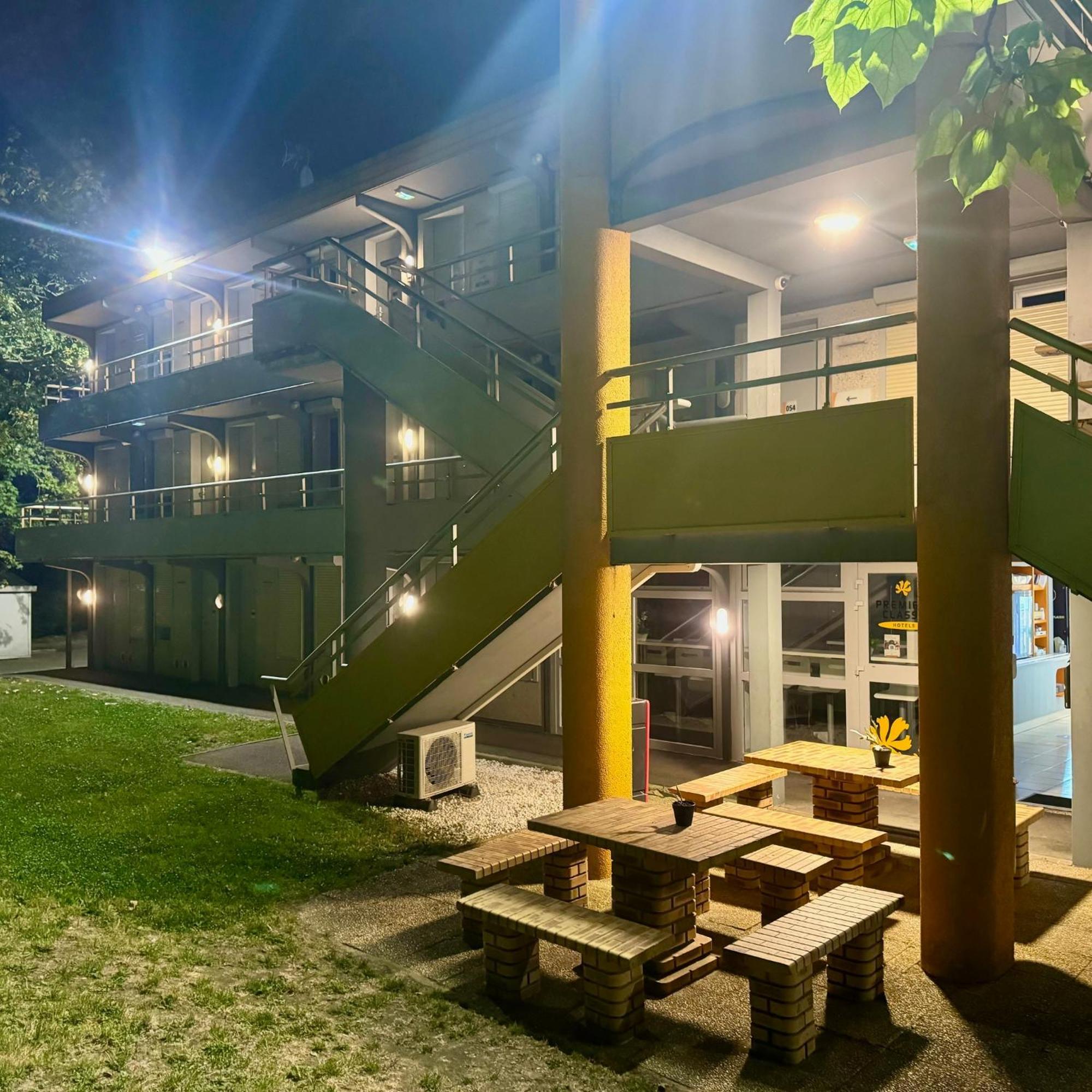 Premiere Classe St Quentin En Yvelines Elancourt Trappes Exteriér fotografie
