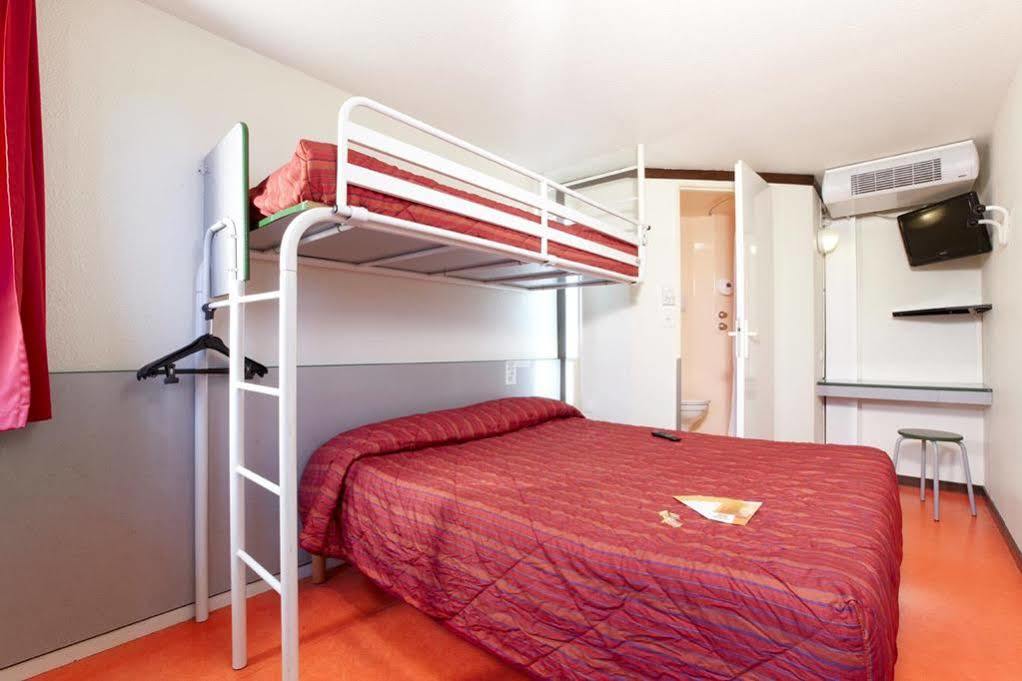 Premiere Classe St Quentin En Yvelines Elancourt Trappes Exteriér fotografie