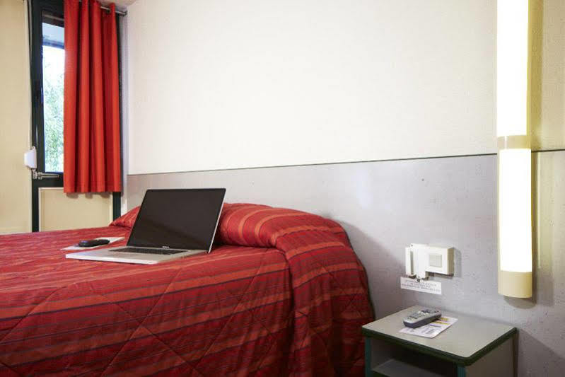 Premiere Classe St Quentin En Yvelines Elancourt Trappes Exteriér fotografie